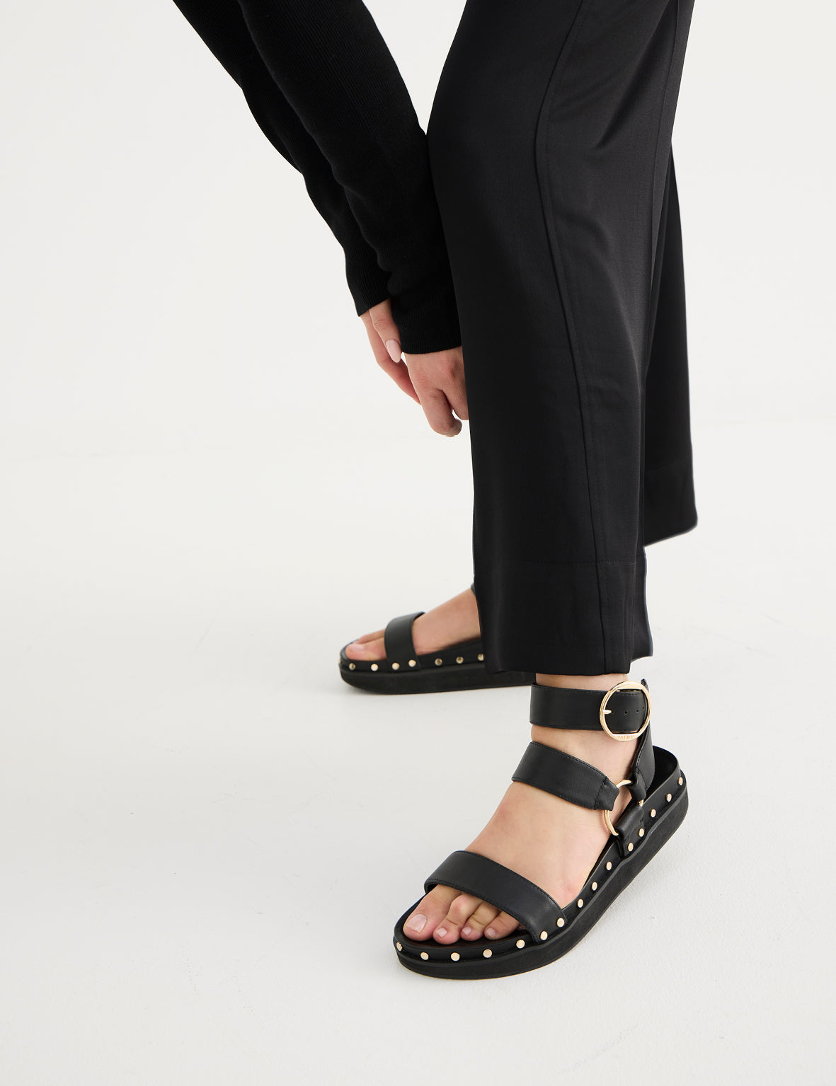 OG LABEL SUBU SANDALS BLACK – BlackEyePatch